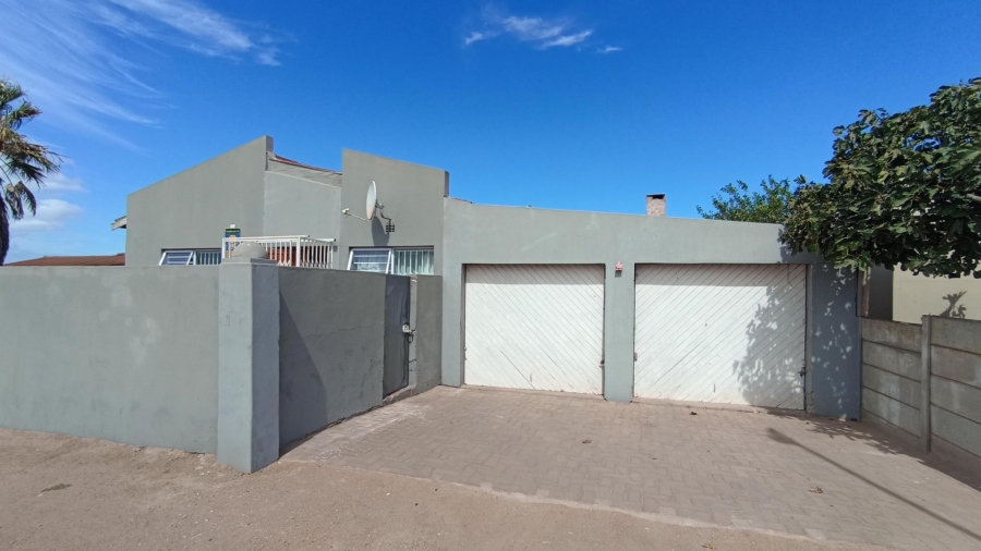 3 Bedroom Property for Sale in Louwville Western Cape